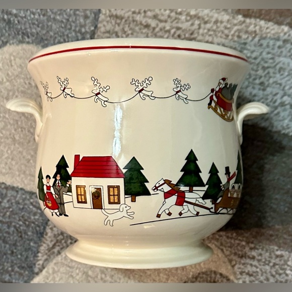 *Rare Find* Mason’s “Christmas Village” Ironware Soup Tureen & Ladle 1983-2013 - Picture 10 of 14